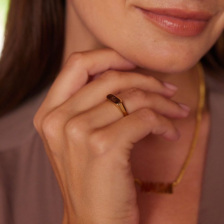 Evie Signet Ring