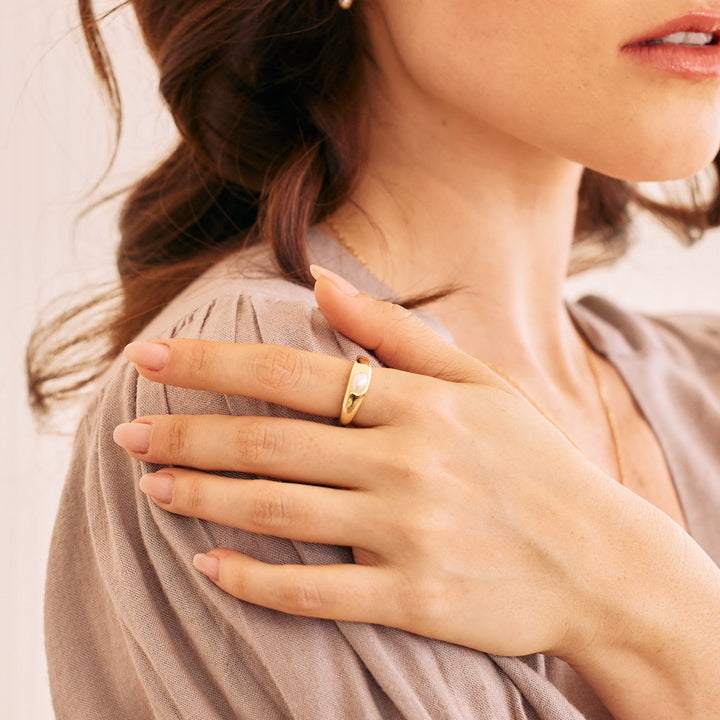 Kara Pearl Signet Ring