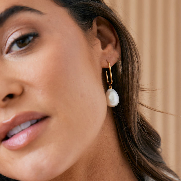Everly Pearl Earrings