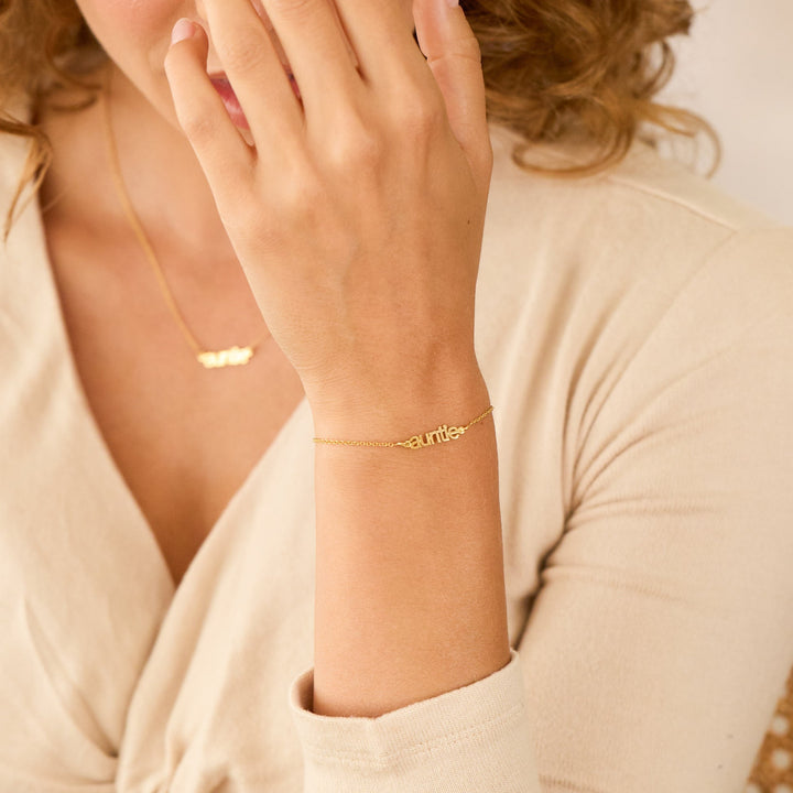 Auntie Nameplate Bracelet