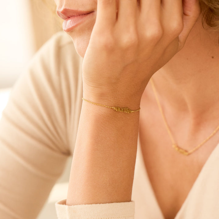 Auntie Nameplate Bracelet