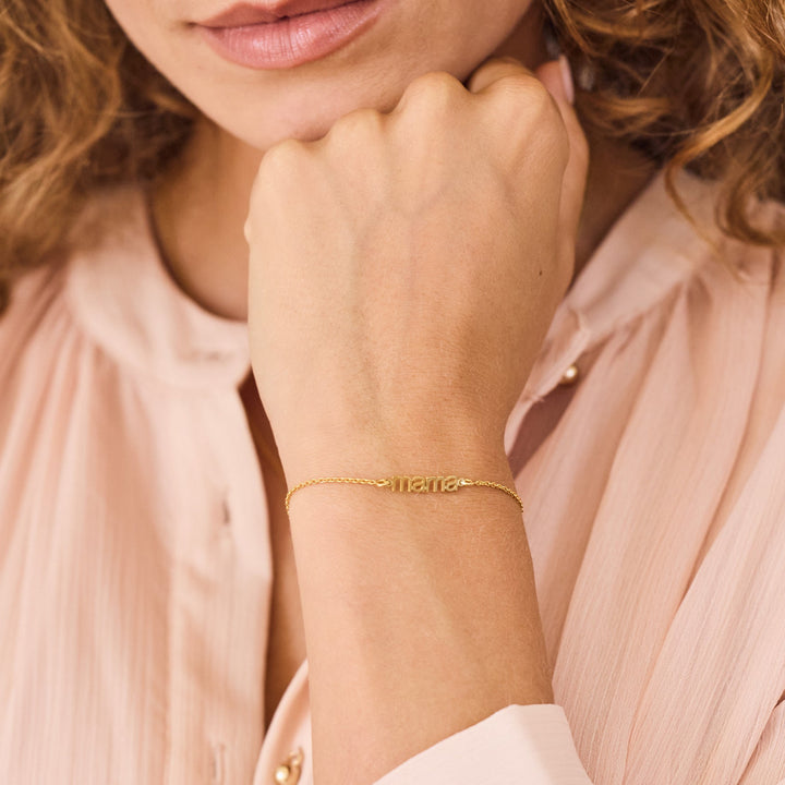 Mama Nameplate Bracelet